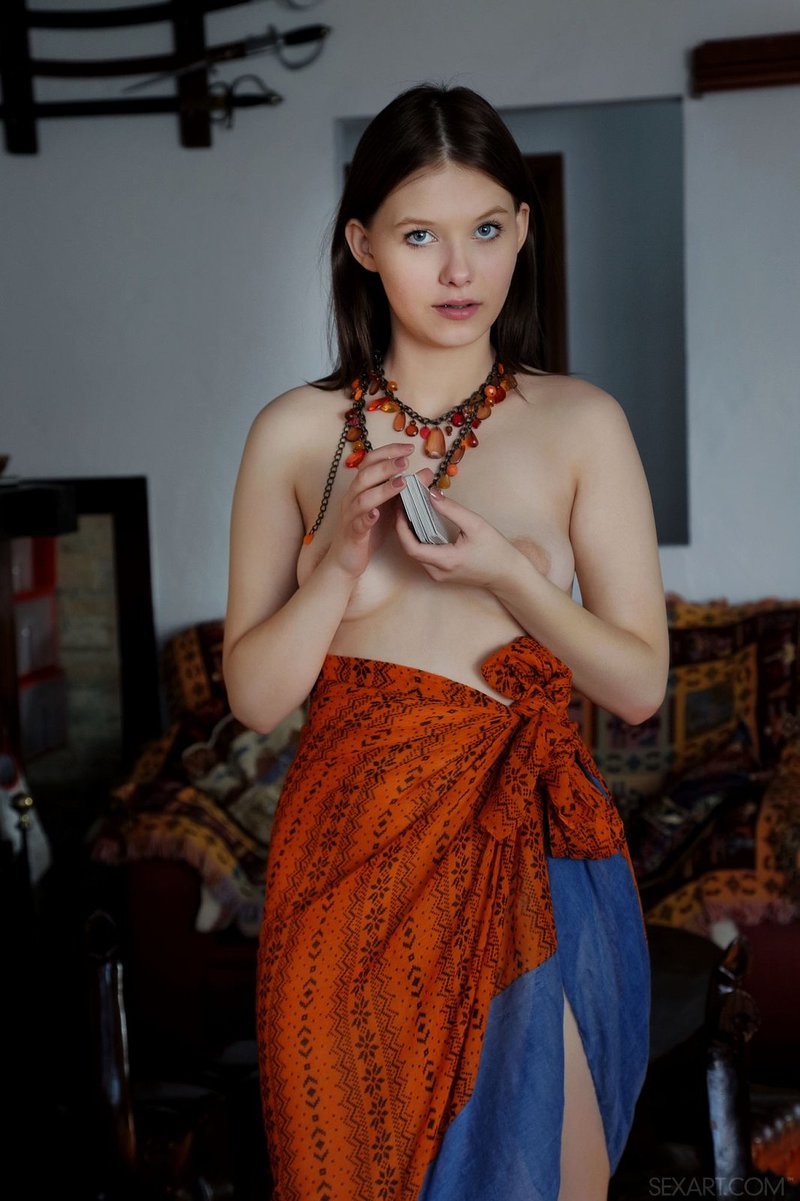Ариана, 25